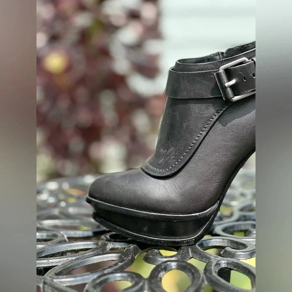 Stella Luna — Italian Leather Platform Pumps - Picture 6 of 10